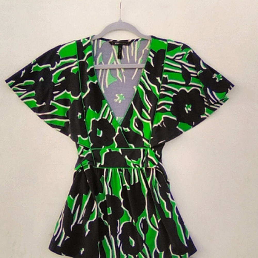 🍭BCBG Max azaria navy blue and green floral baby doll top size extra small